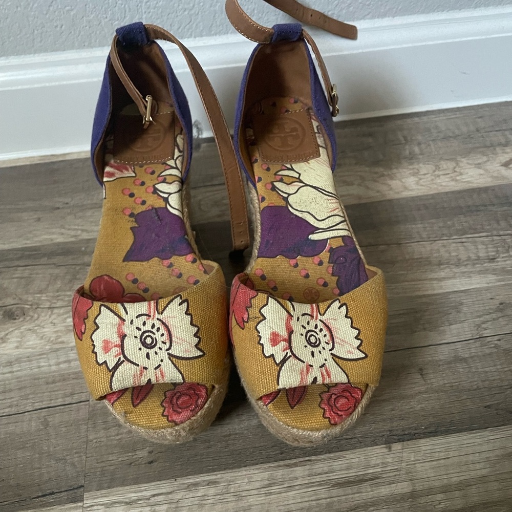 Tory Burch platform sandals size 6.5